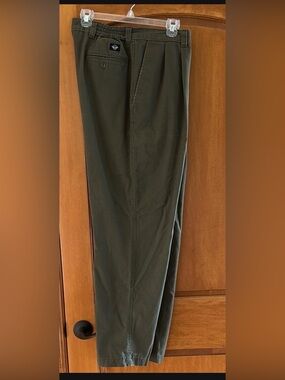 Dockers Khakis Mens Chino Pants Olive Green 38x32 Classic Fit Pleated 🌟